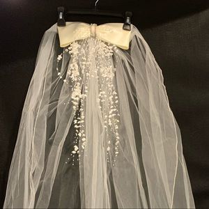 Bride or communion veil